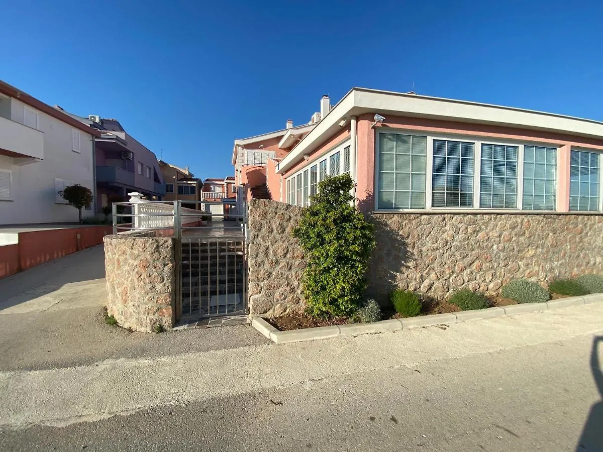 Villa Nives Nin